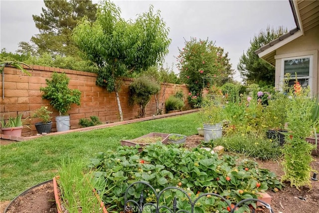 7008 Davenport Ct, Rancho Cucamonga, CA 91701 - view of yard with a garden