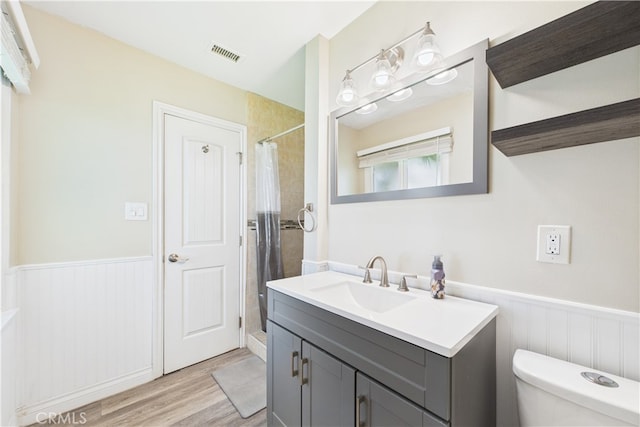 8412 San Marino Dr, Buena Park, CA 90620 - bathroom featuring wainscoting, vanity, wood finished floors, and a shower with curtain