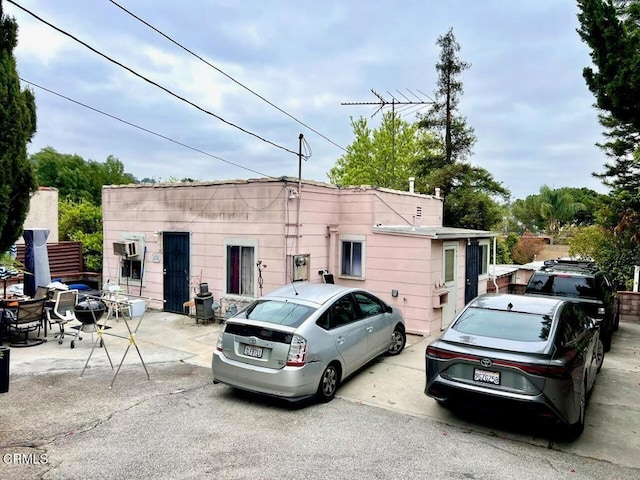 4206 Cumberland Ave, Los Angeles, CA 90027 - view of front of home featuring a patio area