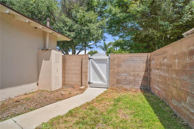 18944 Prairie St, Northridge, CA 91324 - view of gate