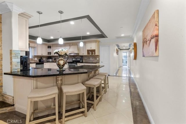 17635 Verde St, Hesperia, CA 92345 - kitchen with stainless steel gas range oven, backsplash, ornamental molding, a peninsula, and a tray ceiling