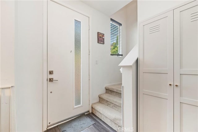 677 Savi Dr Unit 101, Corona, CA 92878 - foyer featuring stairway