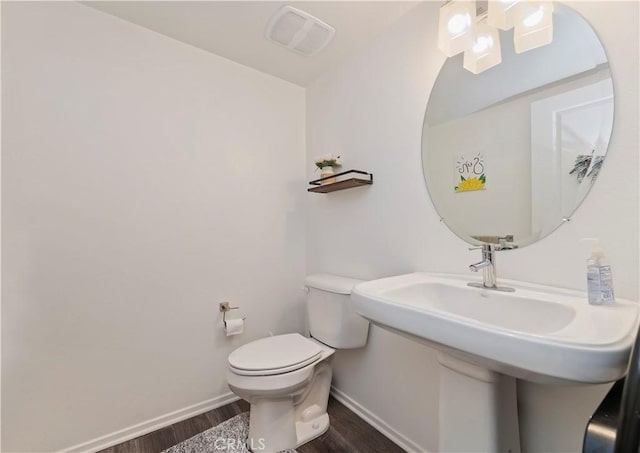 677 Savi Dr Unit 101, Corona, CA 92878 - bathroom featuring wood finished floors