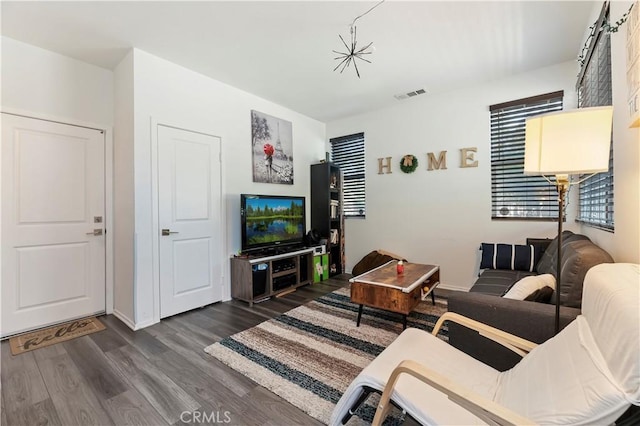 677 Savi Dr Unit 101, Corona, CA 92878 - living room featuring dark wood finished floors and baseboards