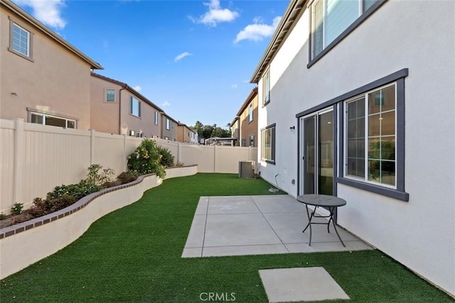 2275 Melogold Way, Corona, CA 92883 - fenced backyard with a patio