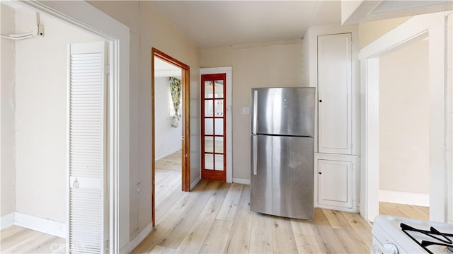1143 N Sycamore Ave, Los Angeles, CA 90038 - kitchen with freestanding refrigerator, light wood-style floors, and white range oven