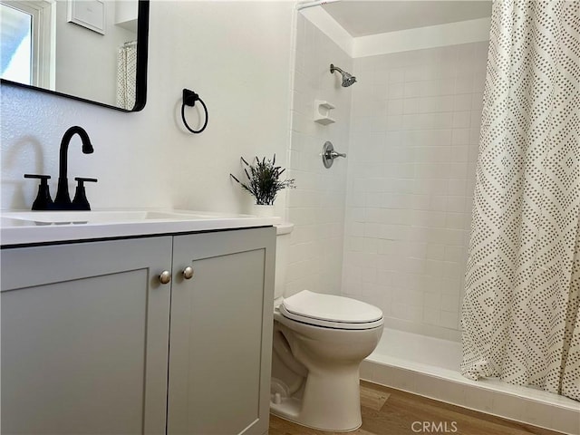 29041 Desert Hills Rd, Menifee, CA 92586 - bathroom featuring vanity, tiled shower, and wood finished floors
