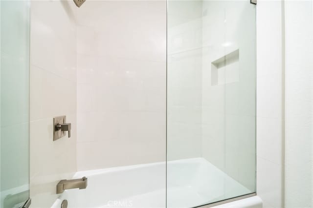 6001 Via De Mansion, La Verne, CA 91750 - bathroom with washtub / shower combination