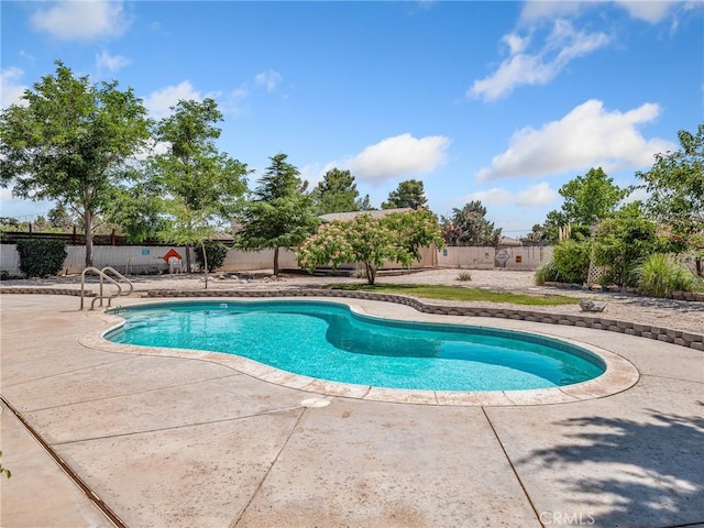 7556 Glider Ave, Hesperia, CA 92345 - view of pool featuring a patio and a fenced backyard
