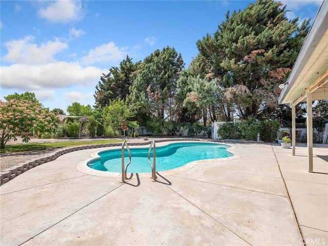 7556 Glider Ave, Hesperia, CA 92345 - view of swimming pool featuring a patio and a fenced backyard