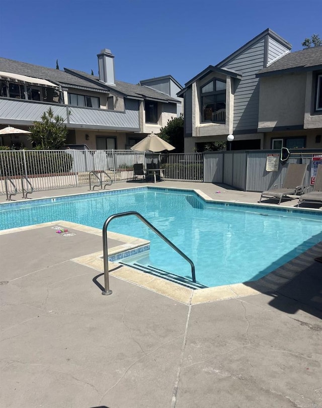 2135 E Valley Pkwy Unit 79, Escondido, CA 92027 - community pool with a patio