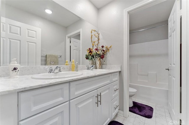 4073 Tamarind Rdg, Lake Elsinore, CA 92530 - full bath featuring double vanity, shower / bath combination, and tile patterned flooring