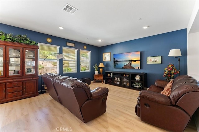 4073 Tamarind Rdg, Lake Elsinore, CA 92530 - living area featuring light wood finished floors and recessed lighting