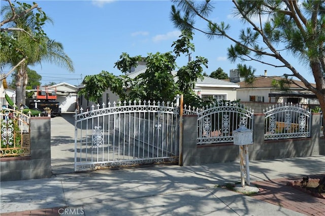 13104 Hoyt St, Pacoima, CA 91331 - gate featuring a fenced front yard
