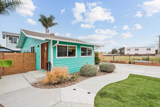1009 S Cleveland St, Oceanside, CA 92054 - view of front of house with a chimney
