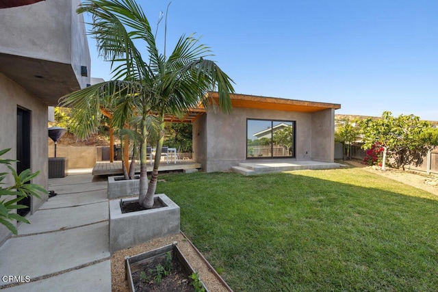 572 Skyline Rd, Ventura, CA 93003 - fenced backyard with a patio