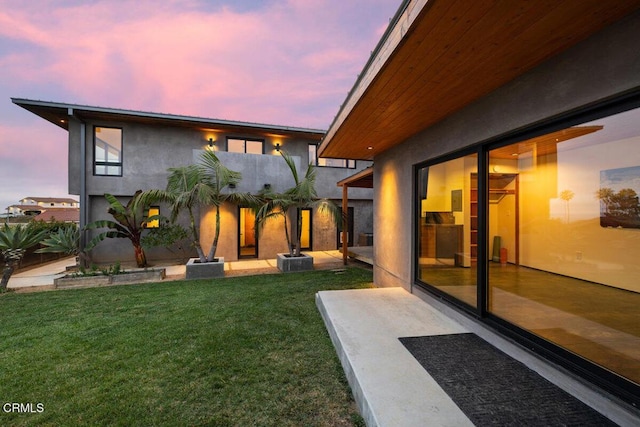 572 Skyline Rd, Ventura, CA 93003 - yard at dusk with a lawn
