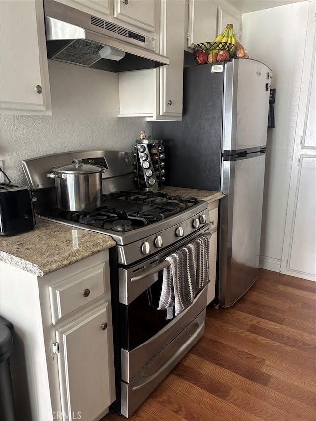 20359 Ivy Hill Ln Unit 13, Yorba Linda, CA 92886 - kitchen with stainless steel appliances, under cabinet range hood, white cabinetry, and dark wood finished floors