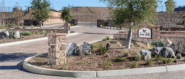 2516 Chad Zeller Ln, Corona, CA 92882 - view of community sign