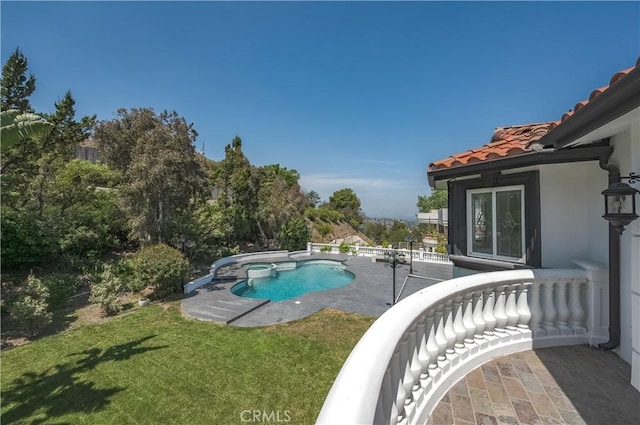 3856 Vista Linda Dr, Encino, CA 91316 - view of swimming pool with a yard and a pool with connected hot tub