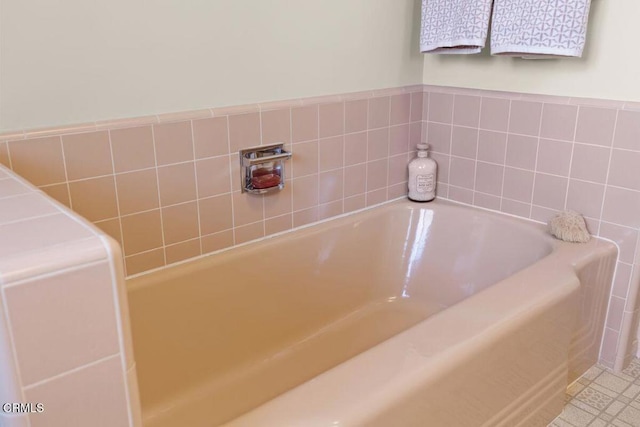 410 Palomares Ave, Ventura, CA 93003 - full bathroom with a bath