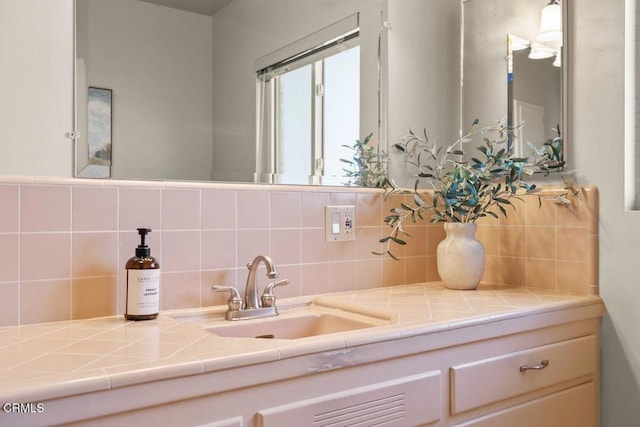 410 Palomares Ave, Ventura, CA 93003 - bathroom featuring tasteful backsplash and vanity