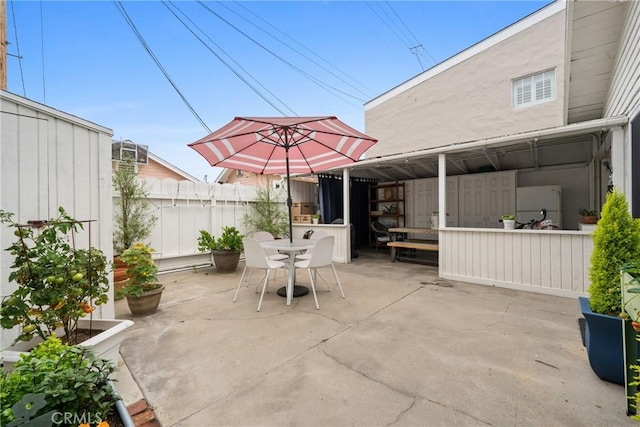 302 Sapphire Ave, Newport Beach, CA 92662 - view of patio with outdoor dining space