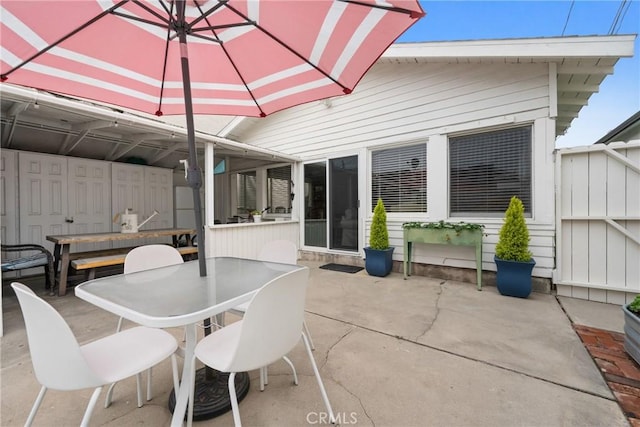 302 Sapphire Ave, Newport Beach, CA 92662 - view of patio / terrace with outdoor dining area