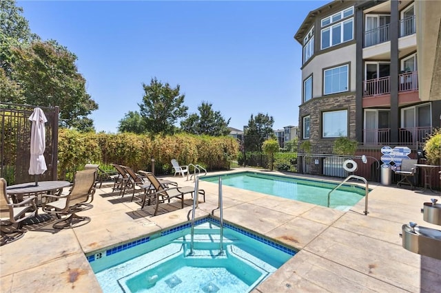 1800 Alma Ave Unit 106, Walnut Creek, CA 94596 - community pool featuring a community hot tub and a patio area