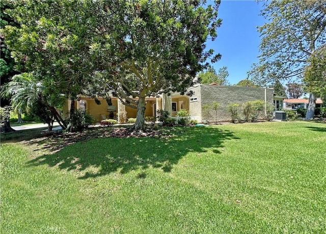 3525 Bahia Blanca W Unit B, Laguna Woods, CA 92637 - view of grassy yard