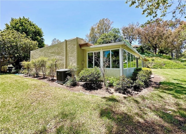 3525 Bahia Blanca W Unit B, Laguna Woods, CA 92637 - view of side of property with a yard, a sunroom, and stucco siding