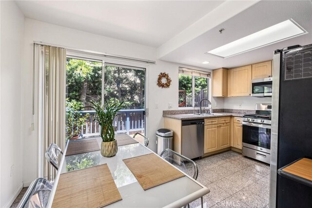 456 Shatto Pl Unit 6, Los Angeles, CA 90020 - photo 5