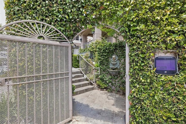 456 Shatto Pl Unit 6, Los Angeles, CA 90020 - photo 2
