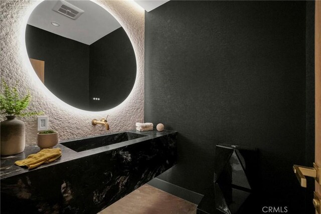 32075 Canterhill Pl, Westlake Village, CA 91361 - bathroom with a textured wall and vanity