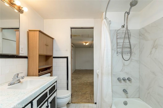 4608 Dyer St, La Crescenta, CA 91214 - full bathroom featuring shower / tub combo and vanity