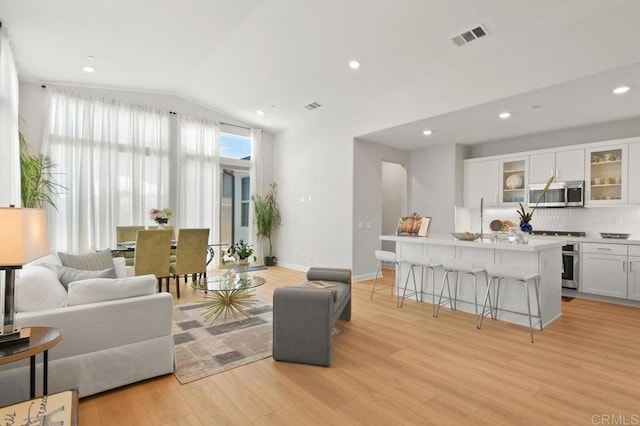 12639 Elizabeth Way, San Diego, CA 92129 - living area featuring light wood-style flooring, lofted ceiling, and recessed lighting