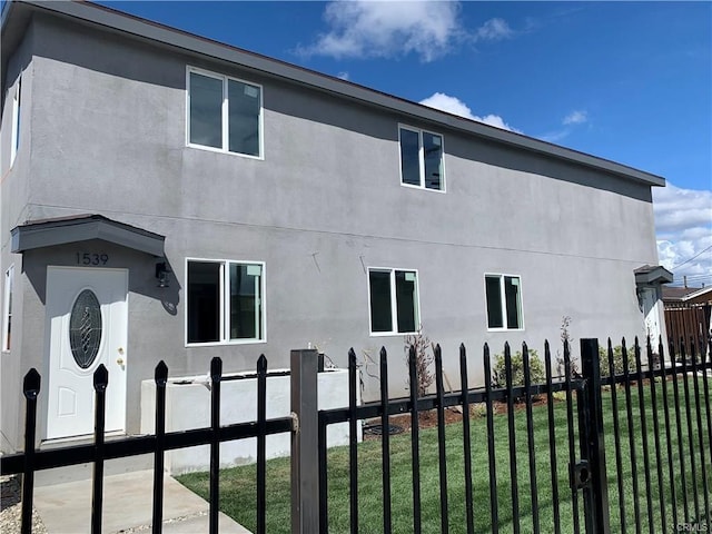 1539 112th St, Los Angeles, CA 90059 - view of front facade with stucco siding