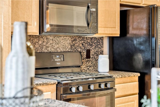 15 Vista Del Ponto Unit 70, San Clemente, CA 92672 - kitchen with black appliances, backsplash, and light brown cabinetry