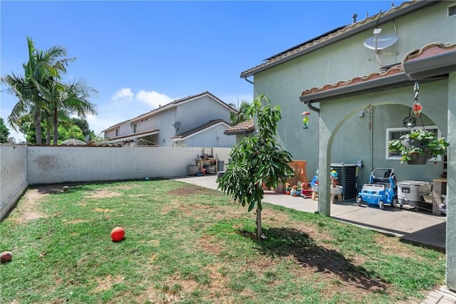 6320 Rancho Rio Rd, Paramount, CA 90723 - fenced backyard featuring a patio