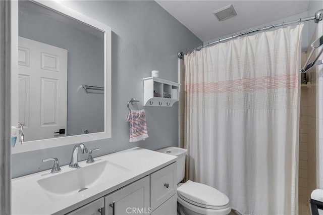 6320 Rancho Rio Rd, Paramount, CA 90723 - bathroom featuring vanity and curtained shower