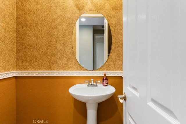 34214 Pinehurst Dr, Yucaipa, CA 92399 - bathroom with wallpapered walls and wainscoting
