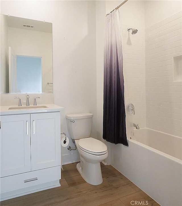 2750 W 182nd St Unit 112, Torrance, CA 90504 - full bath featuring wood finished floors, vanity, and shower / tub combo with curtain