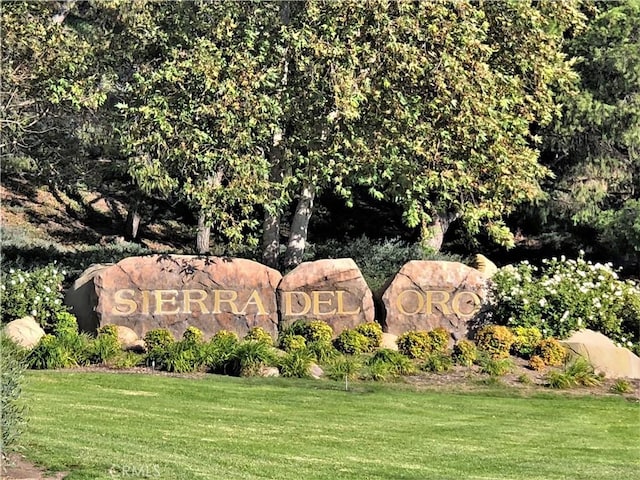 2802 Green River Rd Unit 101, Corona, CA 92882 - community / neighborhood sign featuring a yard