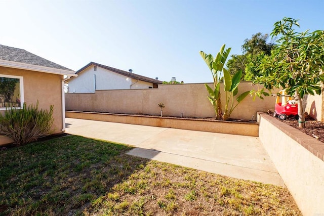 2133 Manchester Ave, Escondido, CA 92027 - view of yard with a patio area