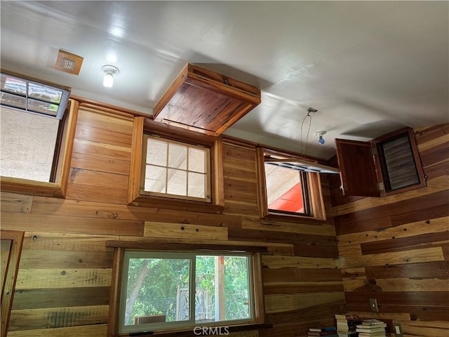11955 Santa Lucia Rd, Atascadero, CA 93422 - detailed view of wooden walls