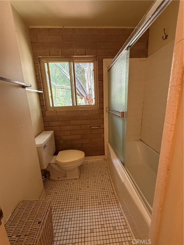 11955 Santa Lucia Rd, Atascadero, CA 93422 - full bathroom with toilet and shower / bath combination with glass door
