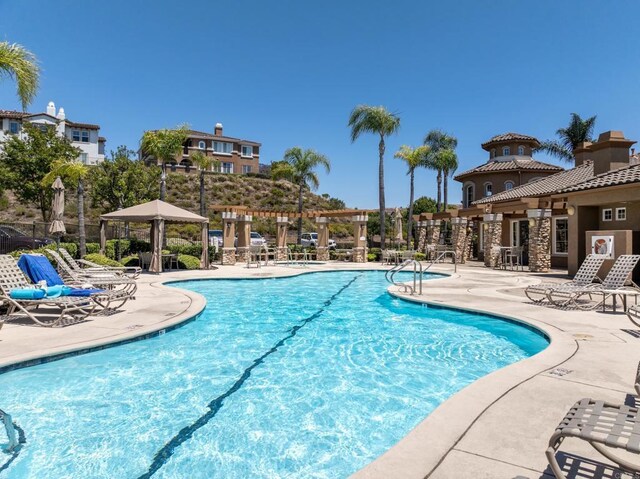 12625 Fiorenza Ln Unit 236, San Diego, CA 92128 - community pool with a patio