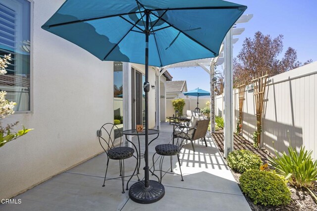 508 Autumn Path Ln, Santa Paula, CA 93060 - fenced backyard featuring a patio and outdoor dining area