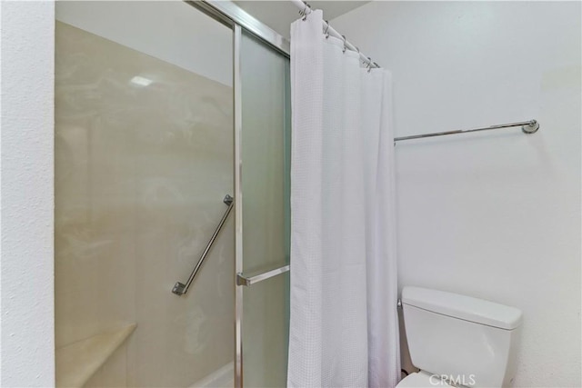 3205 Via Buena Unit B, Laguna Woods, CA 92637 - full bathroom with a shower with shower curtain and toilet