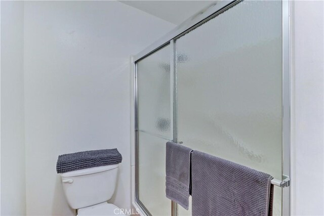 3205 Via Buena Unit B, Laguna Woods, CA 92637 - full bath featuring toilet and a shower with shower door